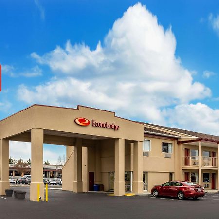 Econo Lodge East Staunton Bagian luar foto
