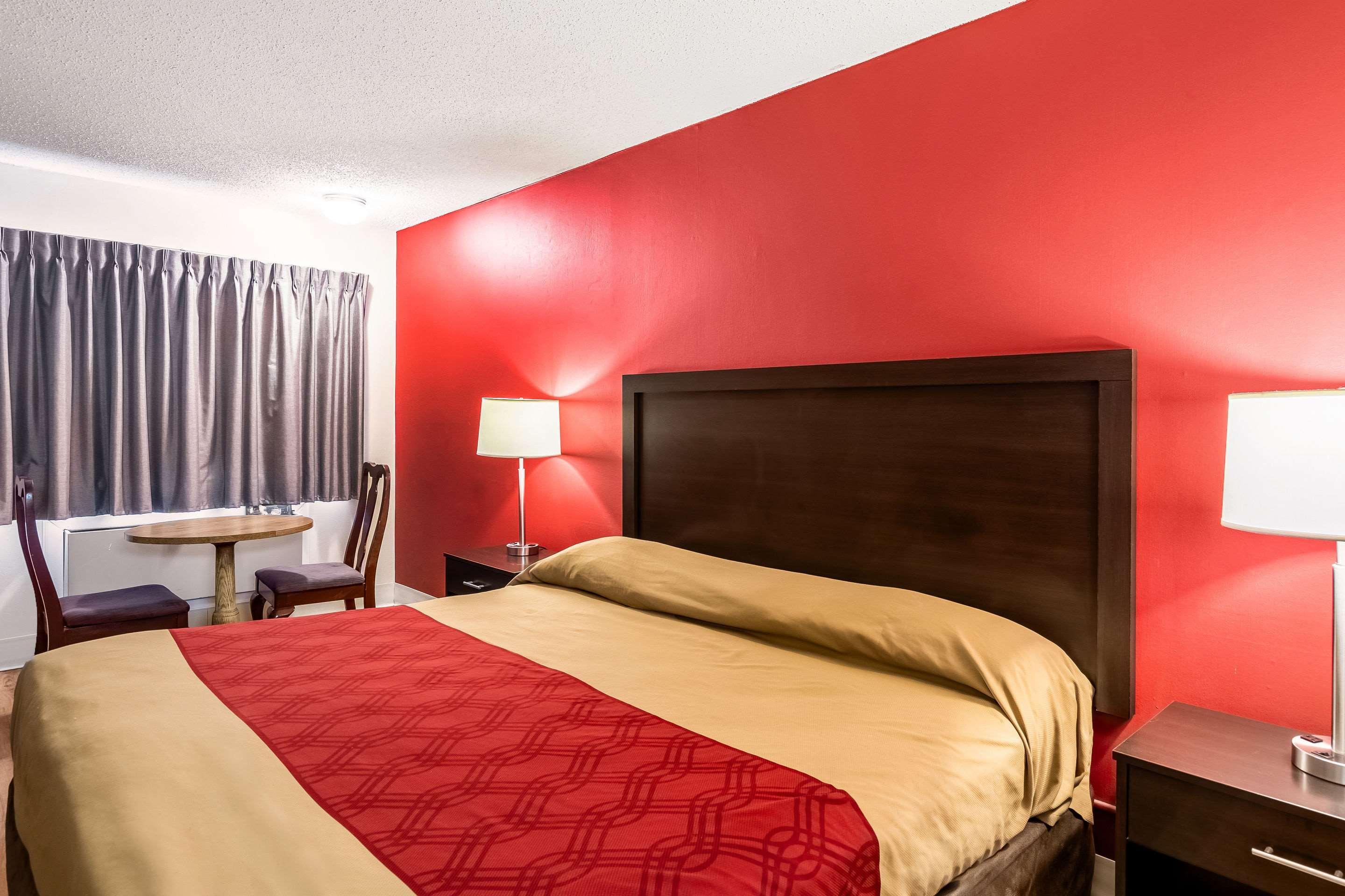 Econo Lodge East Staunton Bagian luar foto