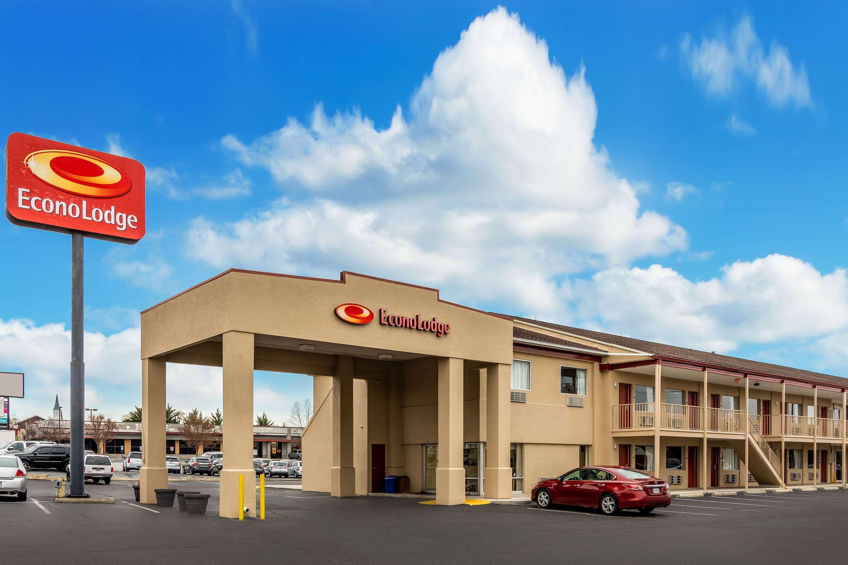 Econo Lodge East Staunton Bagian luar foto