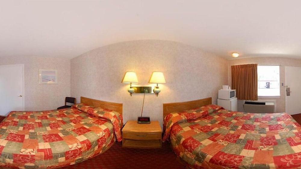 Econo Lodge East Staunton Bagian luar foto