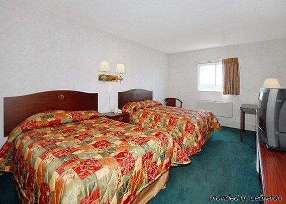 Econo Lodge East Staunton Ruang foto