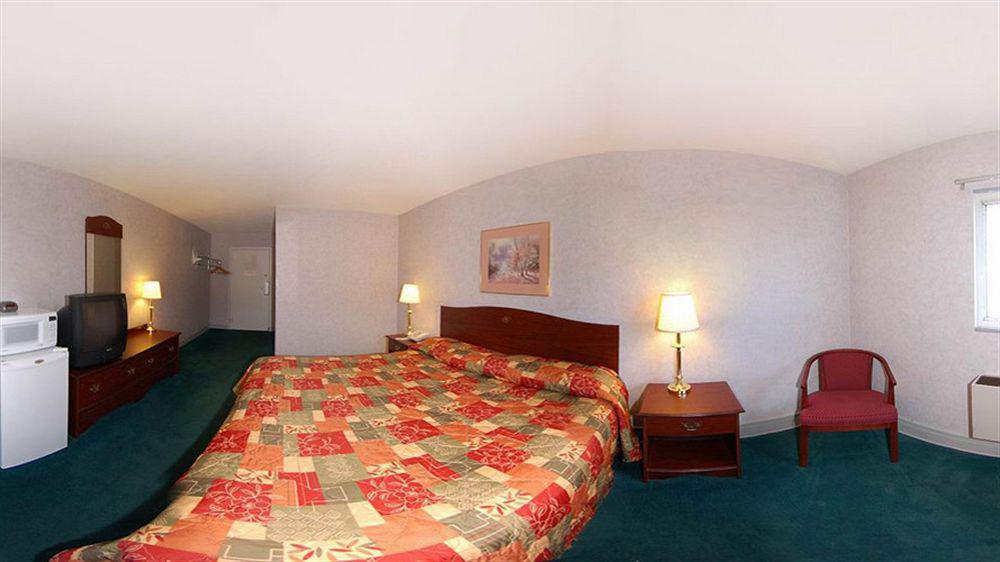 Econo Lodge East Staunton Bagian luar foto